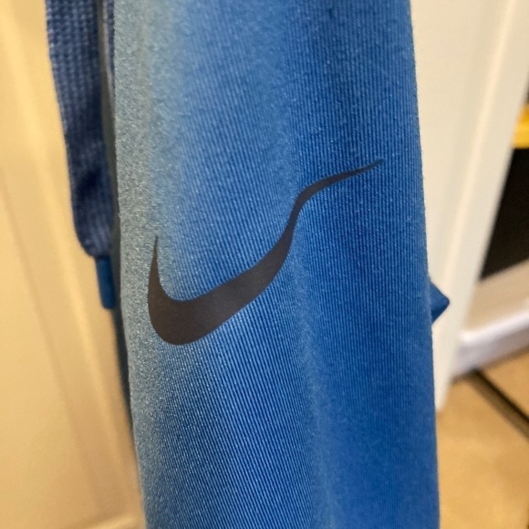 Nike Dri-Fit Turtle Neck Long Sleeve Sweatshirt Women’s Small - Picture 2 of 6